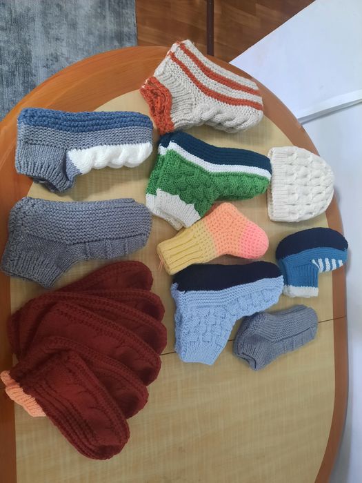 Вязаные носки и следики