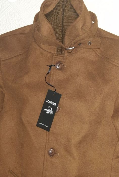 Palton marimea XL nou cu eticheta 
Gulerul interior este detasabil.