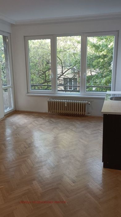 Тристаен апартамент в Медицинска академия