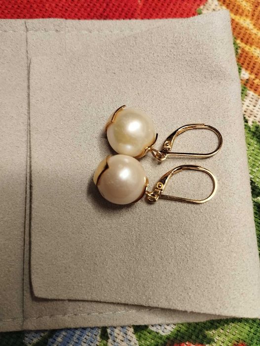 Серьги с натуральным жемчугом.