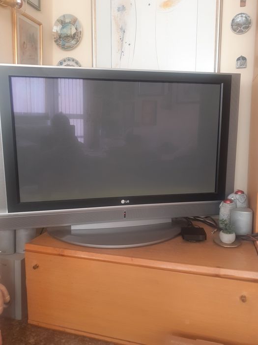 Продавам телевизор LG 42 инча