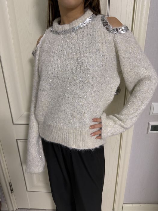 Кофточка  с открытыми плечами