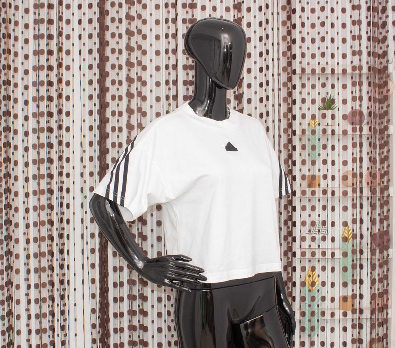 Adidas оригинална дамска тениска памук кроп бяла гумено лого XS