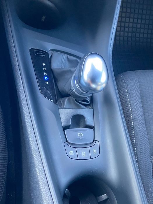 Toyota C-HR Hybrid 2019, motor 1.8, 122CP.