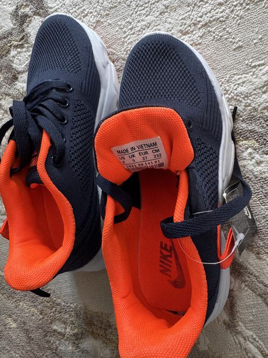 Новые кросовки 35,36рр новые брюки