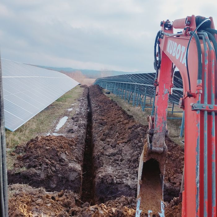 închiriez miniexcavator/Servici excavator