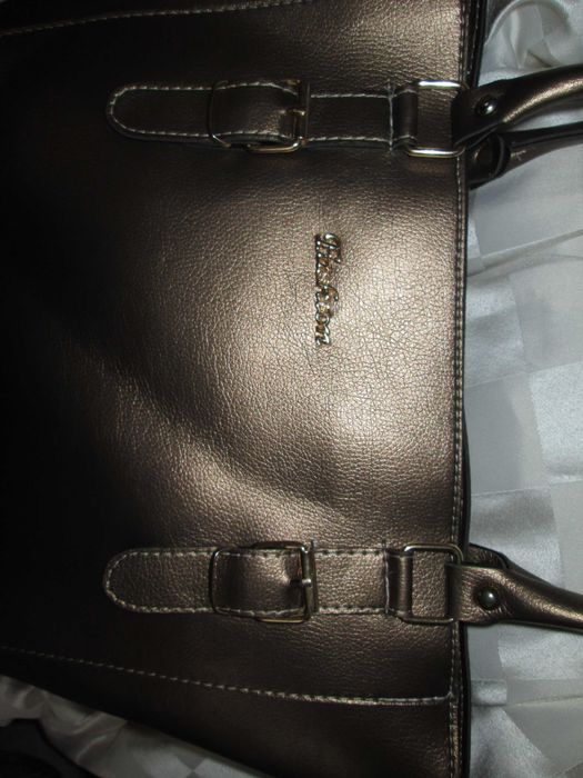 Нова дамска чанта ,златист цвят