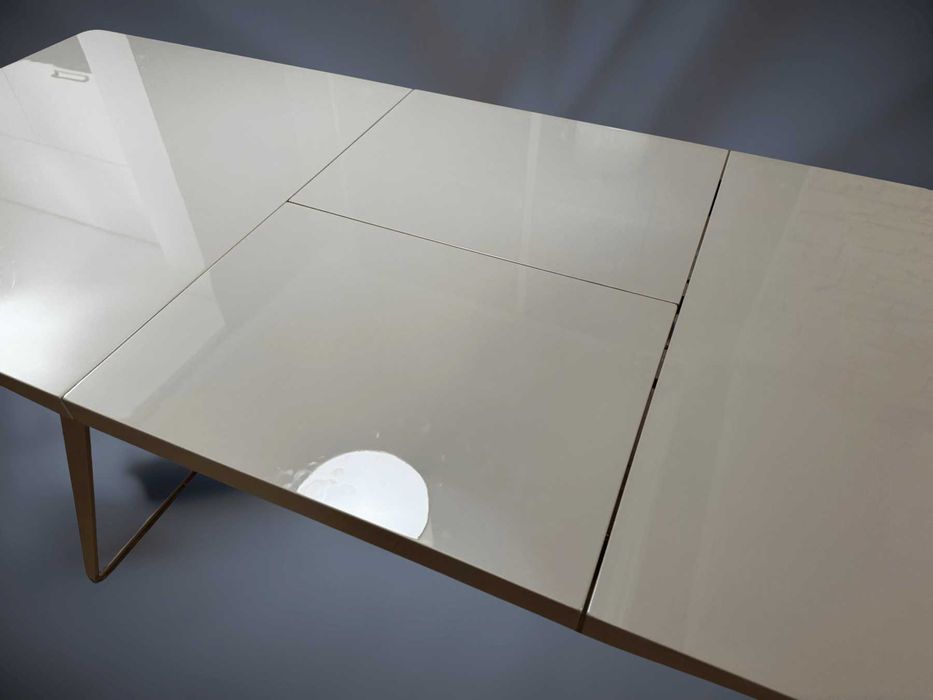 Трапезна маса (разтегателна) и холна маса