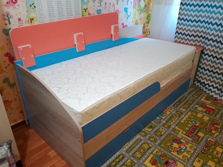 Детская кровать с матрасом