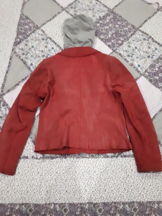 Женская кожаная куртка продается