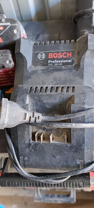 Продам зарядное устройство для Bosch