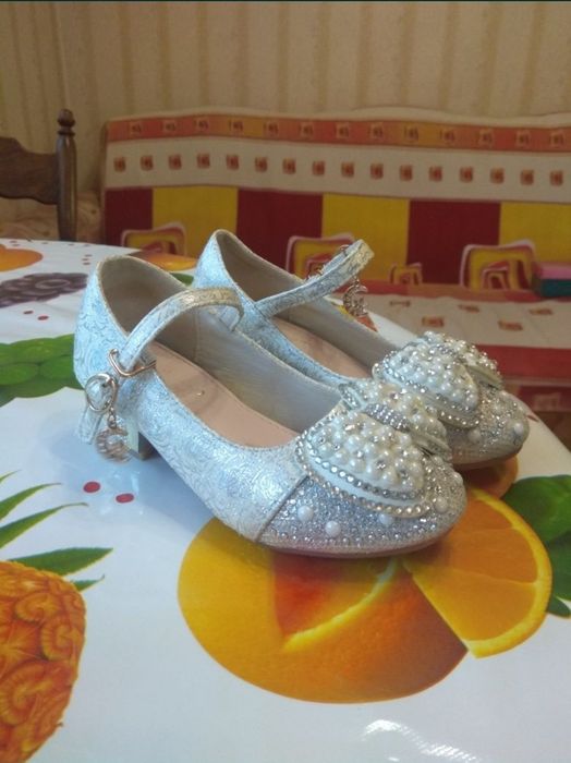 Продаю детские туфли