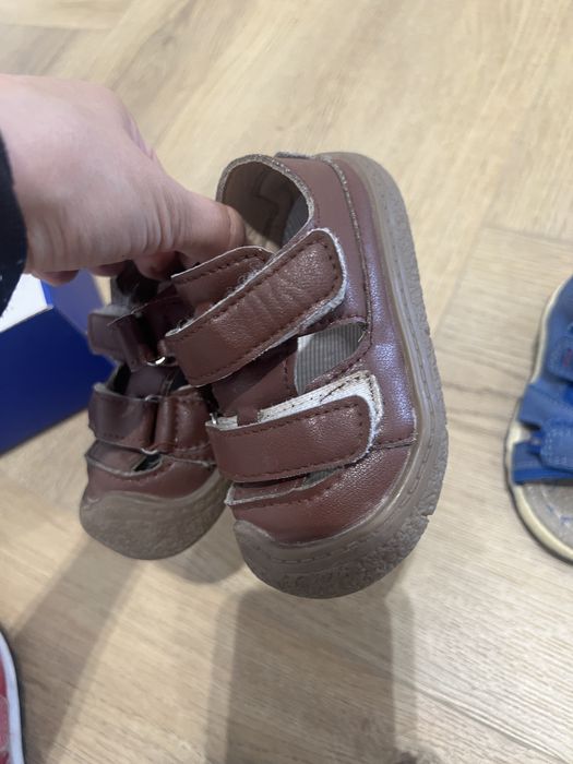 Три пары обуви new balance tombi