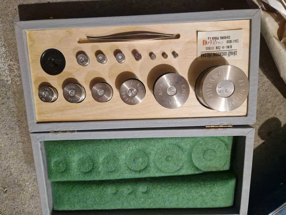 Аналитична везна