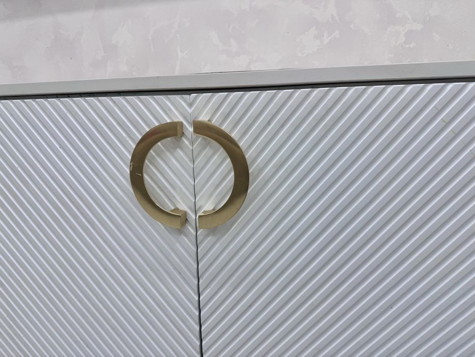 Продается тумба под телевизор