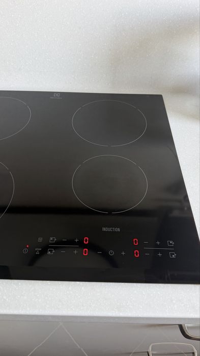 Индукционная плита Electrolux