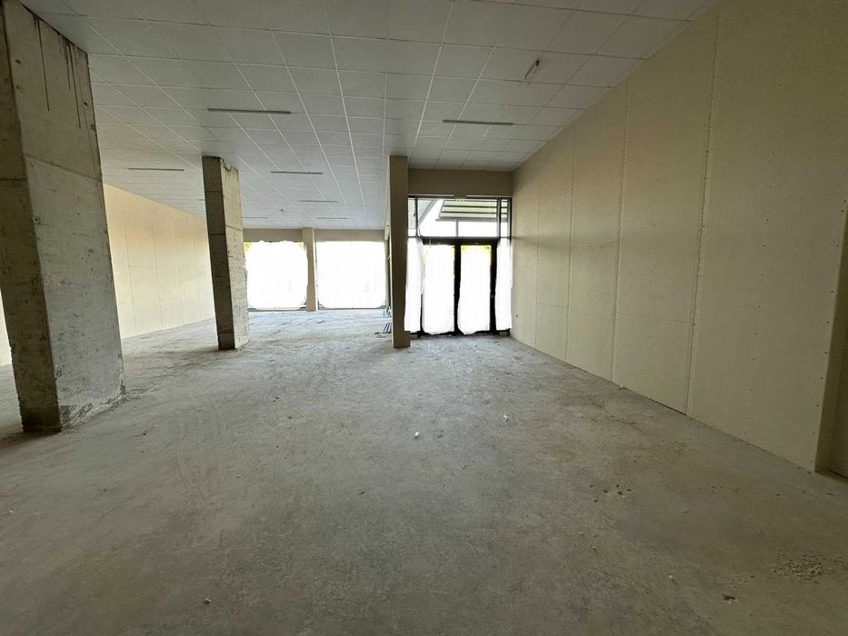 Дава се под наем Магазин в Пловдив, Христо Смирненски - 290 кв.м за 2610 € - Снимка #1