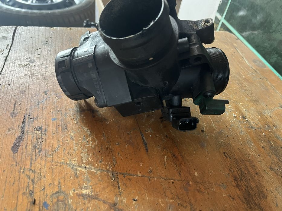clapeta acceleratie ford focus 2