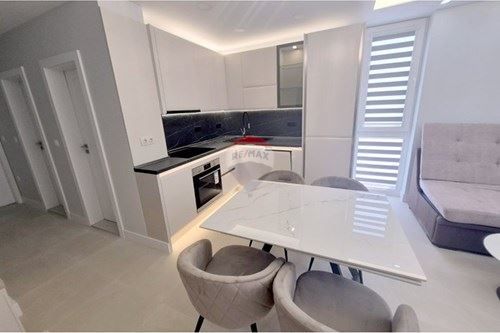 Дава се под наем Тристаен апартамент в Варна, Възраждане 1 - 85 кв.м за 765 € - Снимка #6