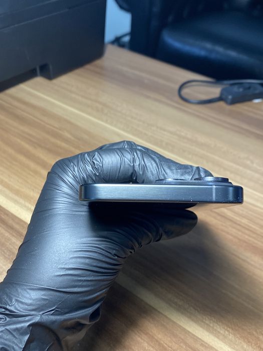 iPhone 15 Pro Max • 256 GB • Black Titanium