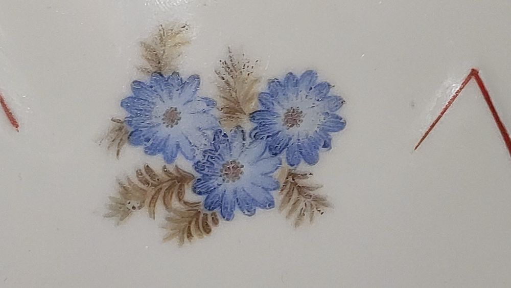 Порцеланови буркани за подправки. От два сервиза, за допълване.