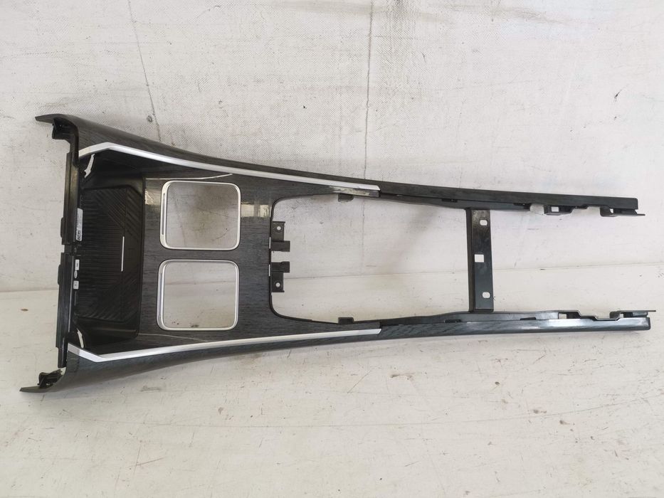 Декоративна Лента за Конзола БМВ i7 G70 Оригинална в Добро Състояние /