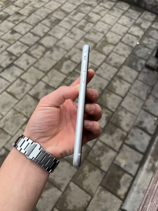 Продаю Айфон хр 64