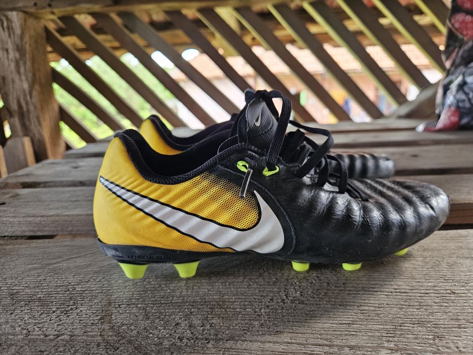 Tiempo Nike fotbal