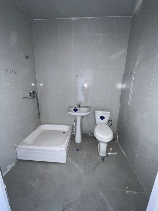 1 xona Sputnik 16a  kvartira oilaga arendaga novostroyka 5 metroga 2km