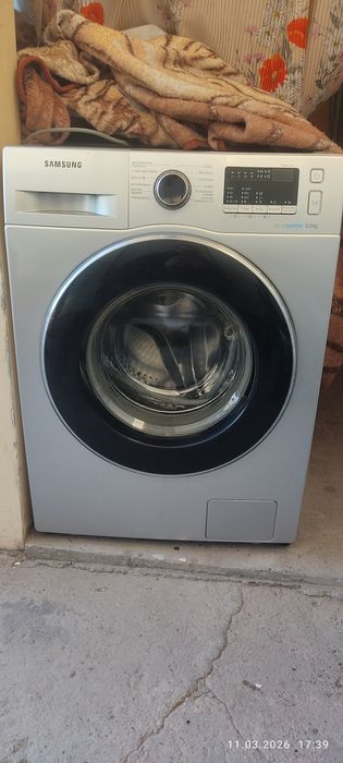 Kir moshina sotiladi