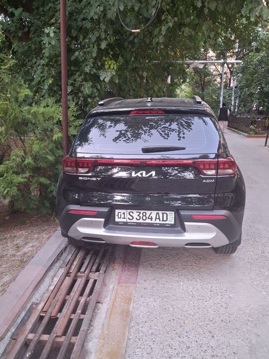 Kia sonet qora rang