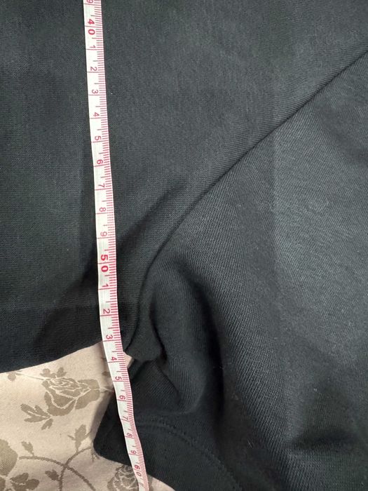 Продавам Under Armour черен дамски суичър с качулка (hoodie), размер М