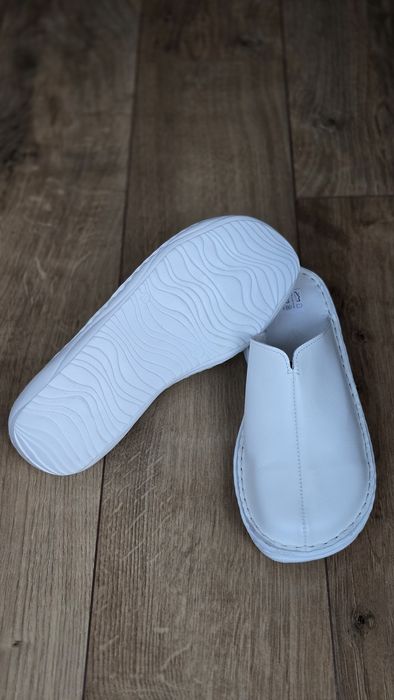 Saboți noi din piele naturala, nr.39