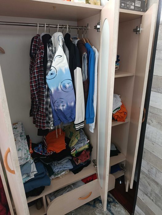 Продается шкаф детский не большой