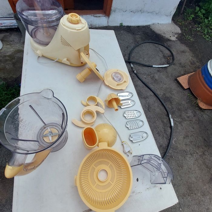 Продам кухонный  комбайн  на запчасти