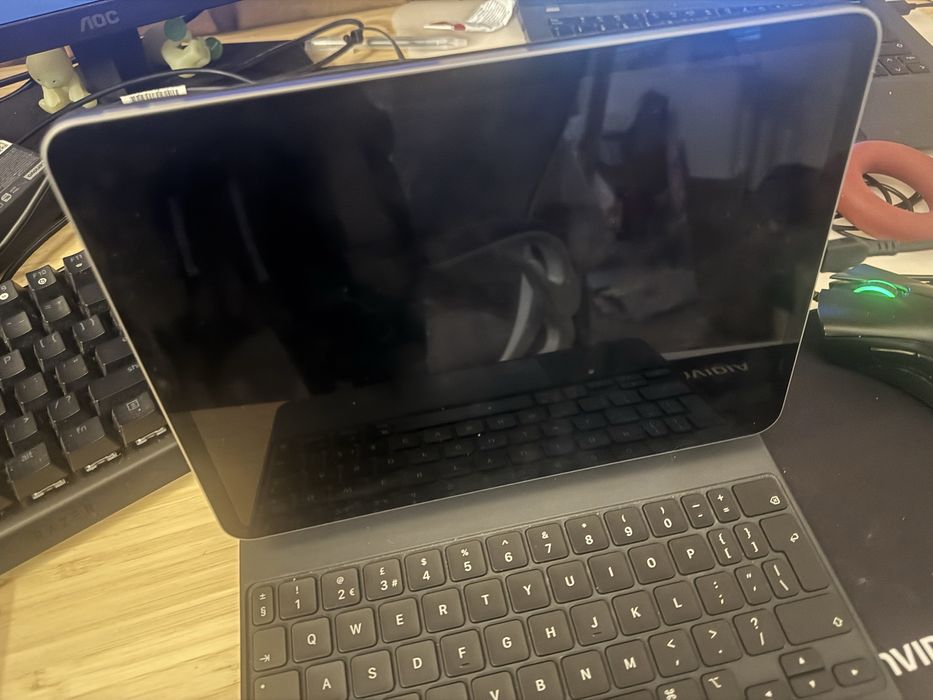 Ipad pro 11 inch 4th gen with magic keyboard and stylus