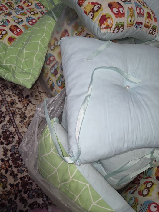 Отдам подушки в кроватку