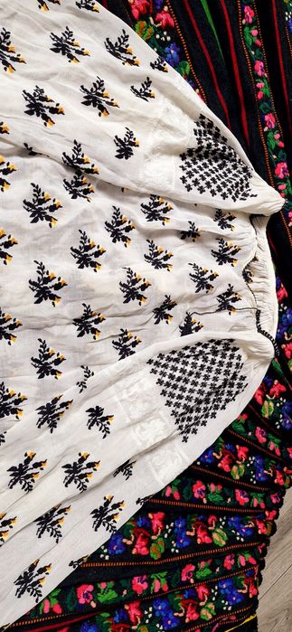 Ie pe batist  autentic