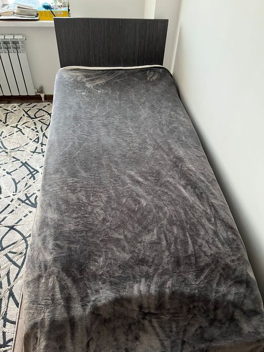 Продается кровать с губкой