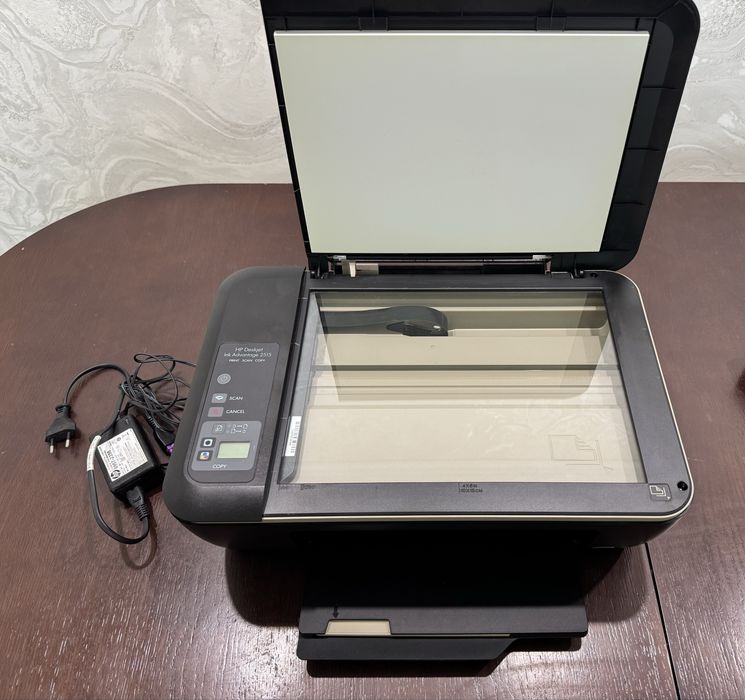 Продам принтор цветной hp 2515