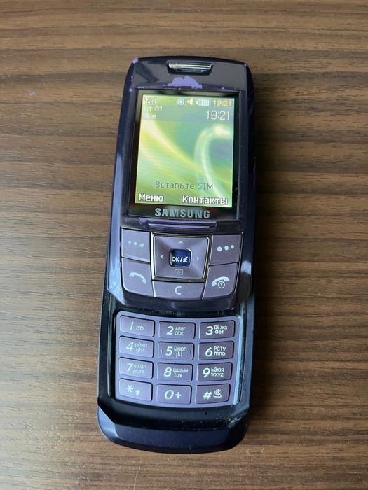 Продам два телефона  Самсунг