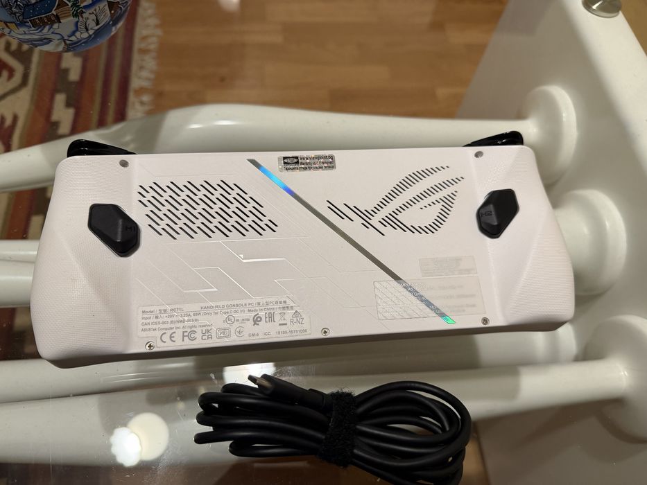 Портативна игрова конзола Asus ROG Ally