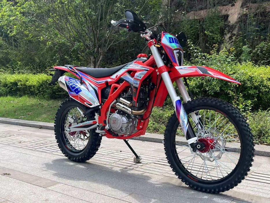 Продам мотоцикл эндуро 300 кубов