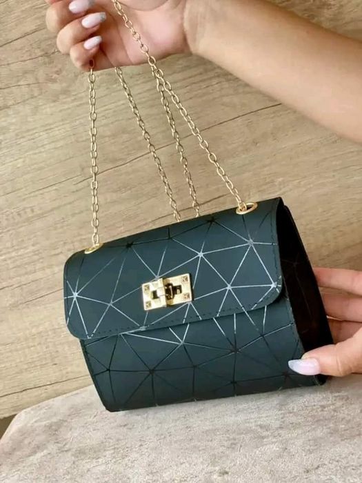 Дамска чанта през рамо