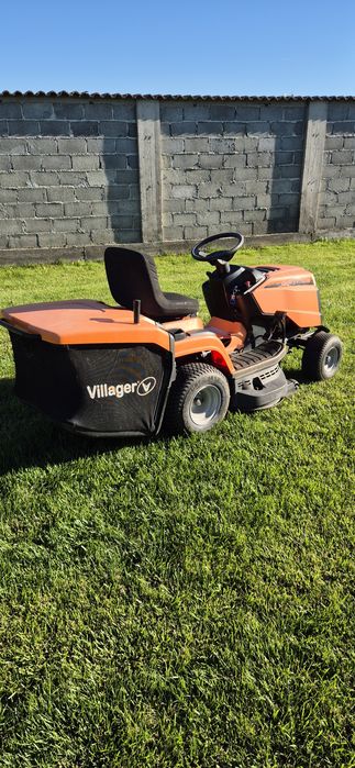 Tractoras de tuns iarba vilager