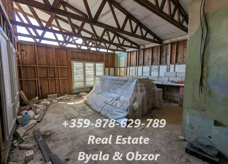 Парцел  в гр.Бяла с разрешение за строеж на къща