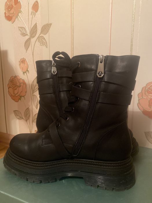 Ботинки зима натуралки рр 39-40