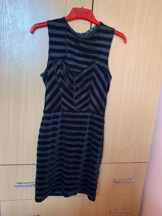 Черна рокля от bershka