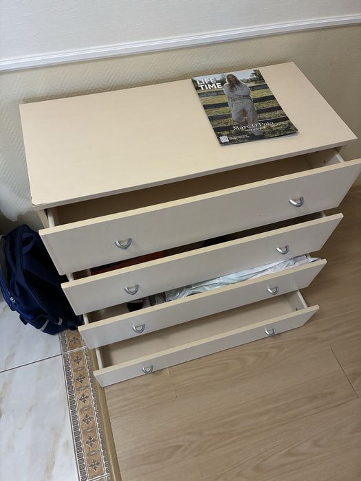 Комод, тумбочки и полки в детскую