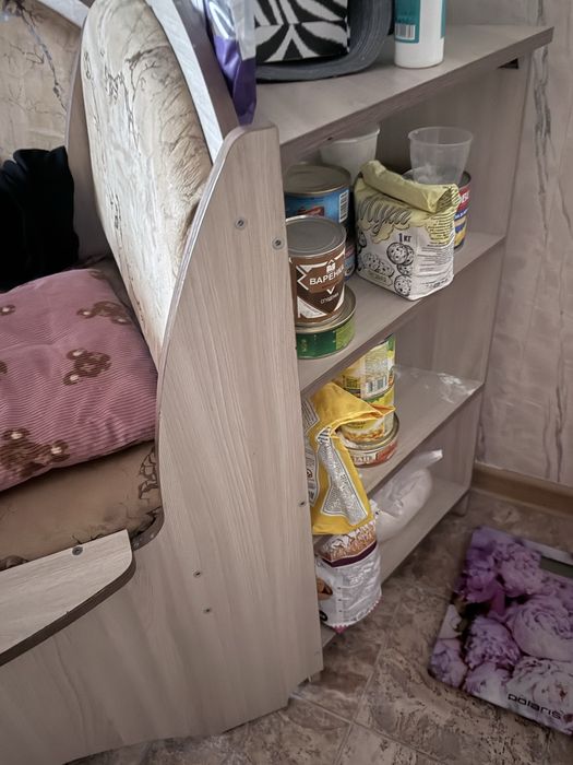 Продам кух стол с дивпном и стульями